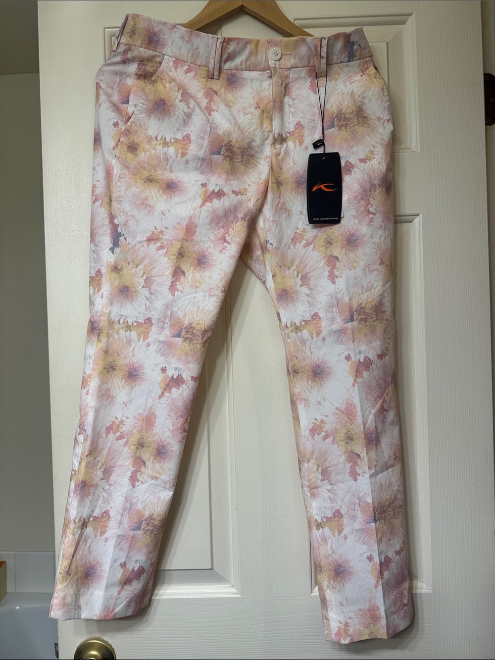 Stylish Floral Cropped Pants - Pink & Cream